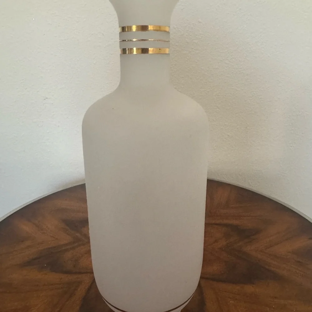 Vintage Hand Blown Opaque Glass Vase With Gilt Flowers 12 1/2” - Picture 5 of 10
